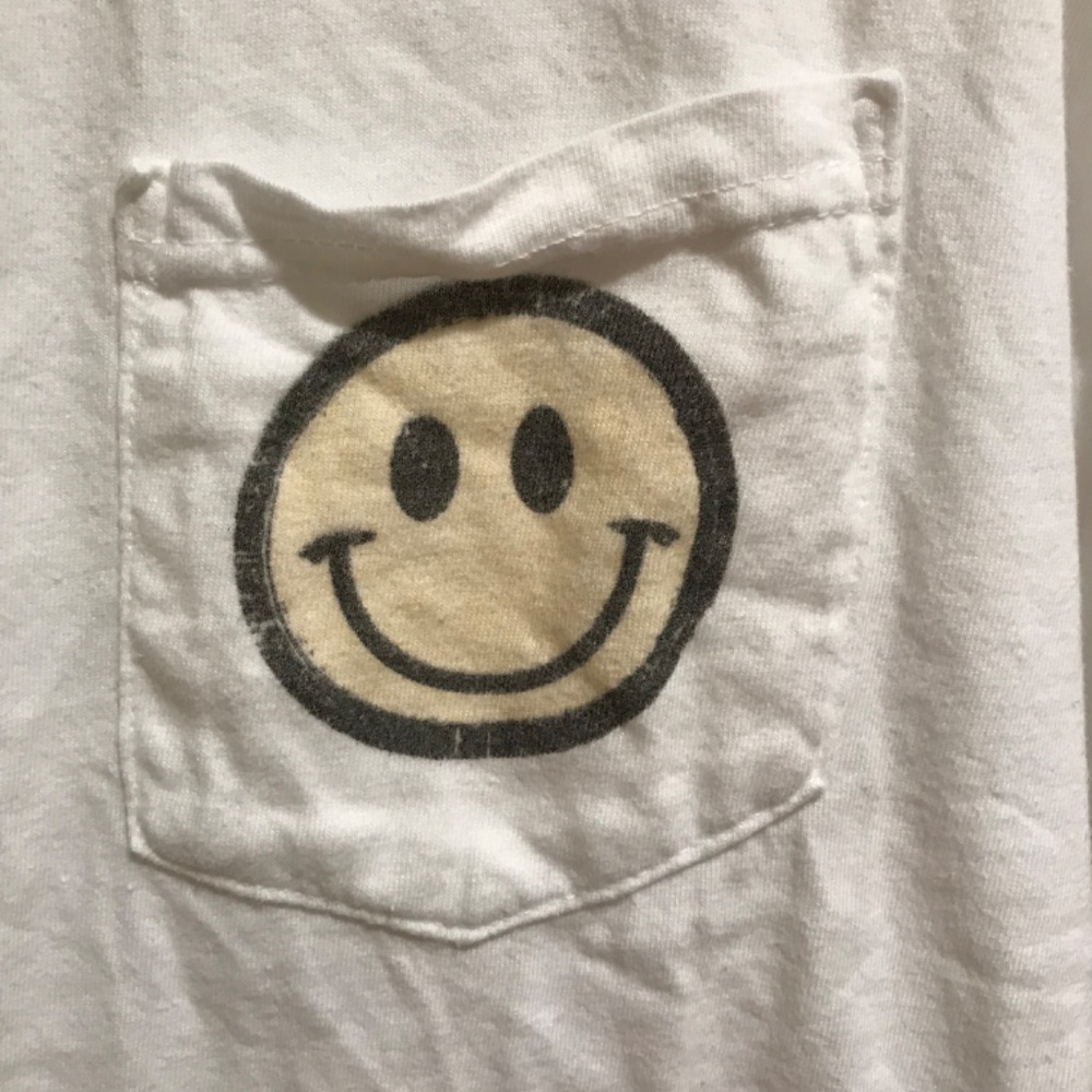 Smiley face t shirt - Picture 3 of 5